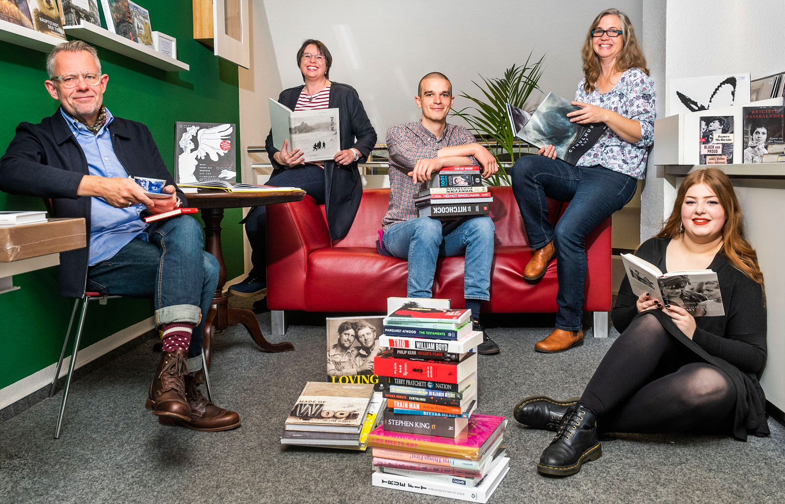 Gruppenfoto der Mitarbeiter*innen der Buchhandlung Storm