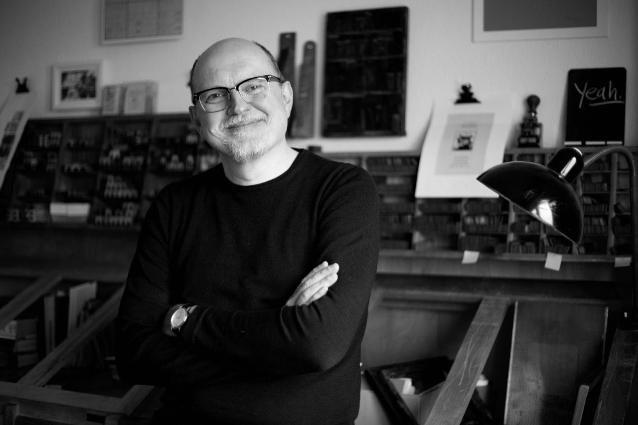 Porträt von Axel Stiehler vom Logbuchladen