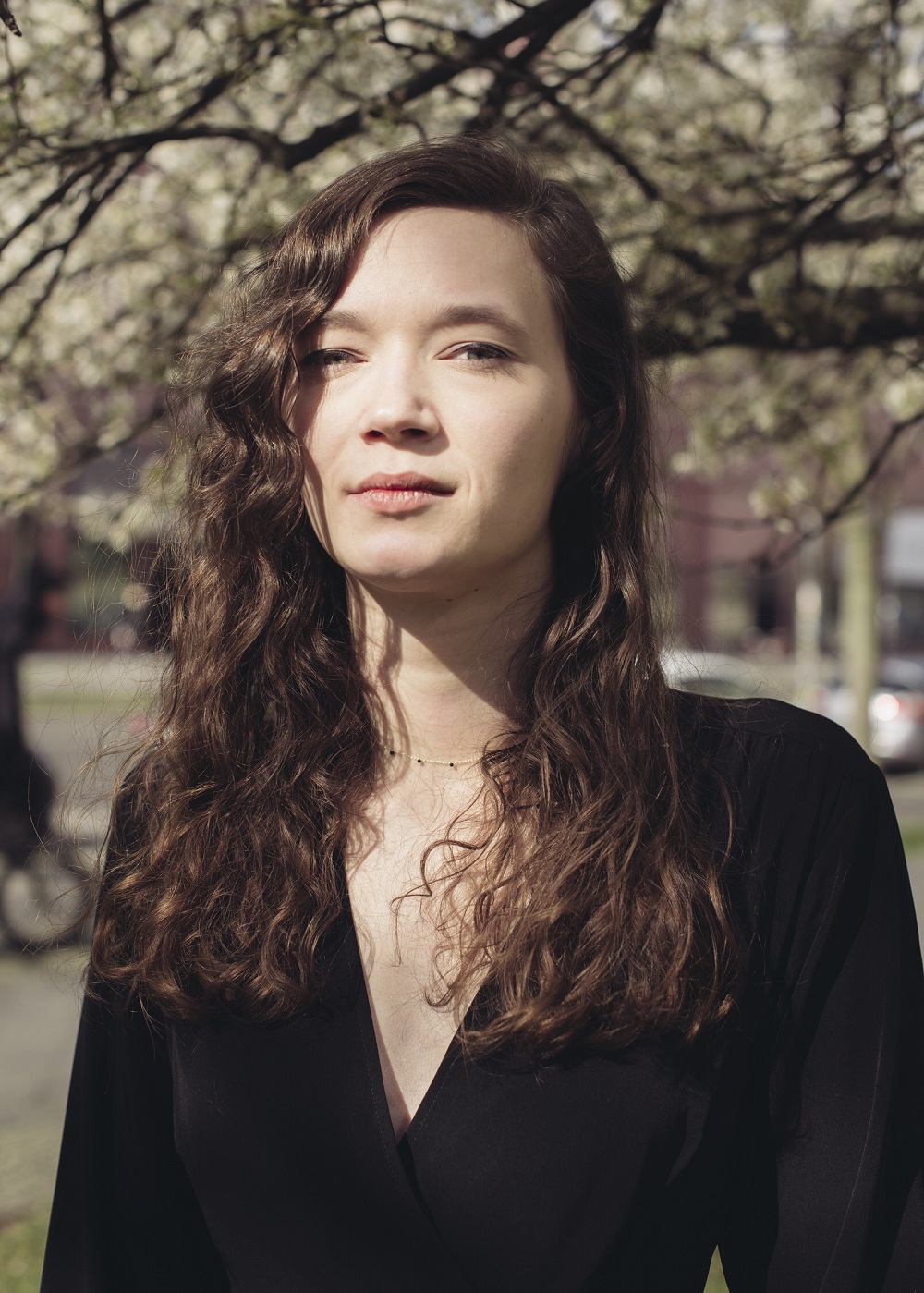 Portrait von Autorin Anna Mayr