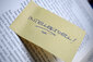 Post-It auf Buch