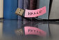Ein USB-Stick mit einem Post-It.