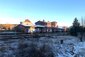 Der verlassene Bahnhof in Beetzendorf ist ein rotes Backsteingebäude.