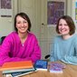Das Bild zeigt Katharina Mild und Esther Willbrandt
